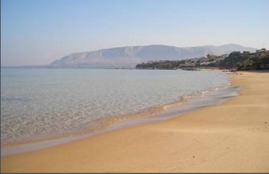 TRAPPETO la spiaggia di finissima sabbia
Affittasi appartamenti turistici