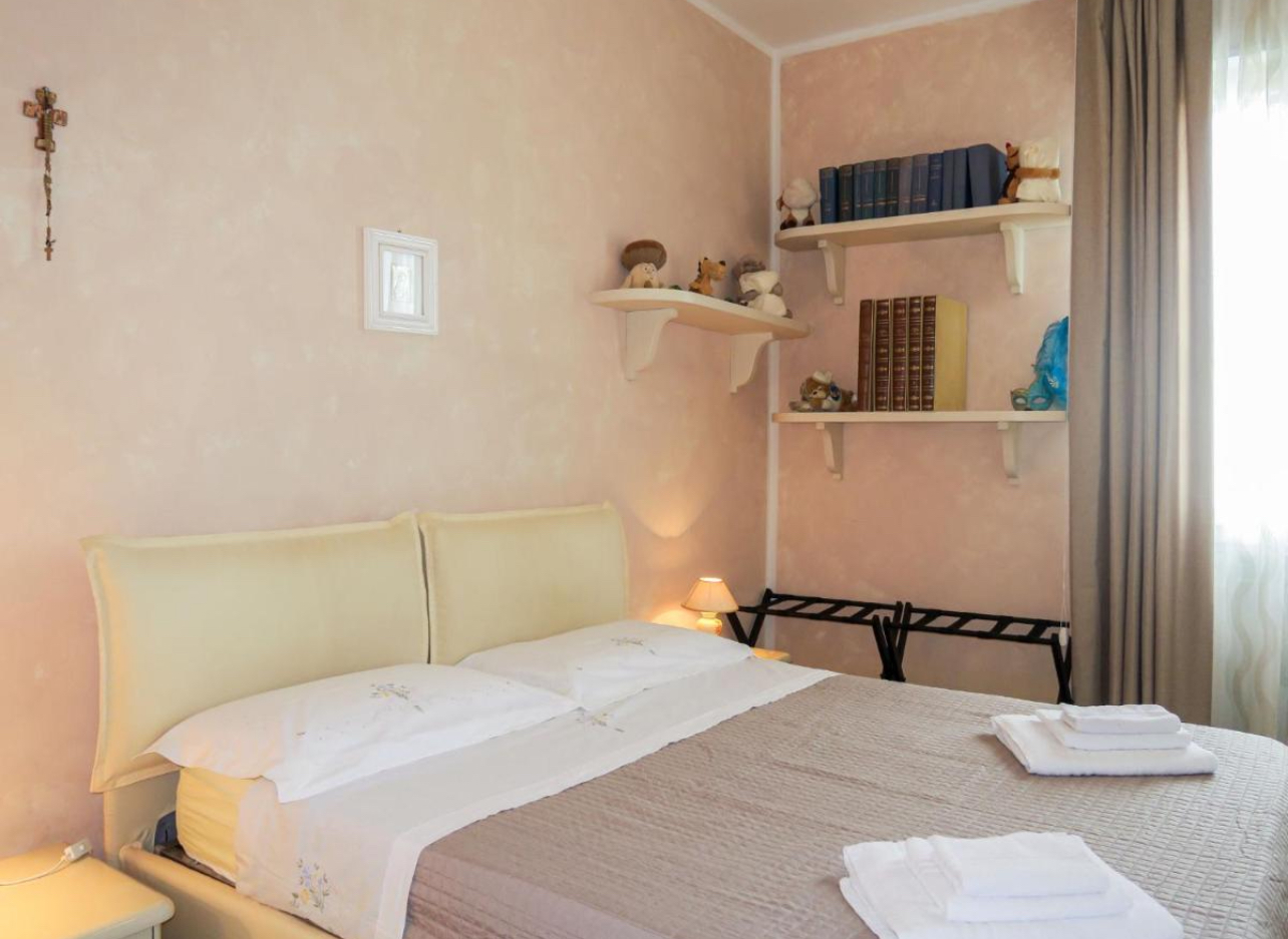 CASA VACANZE A BOLOGNA QUARTIERE SAVENA CAMERA LETTO