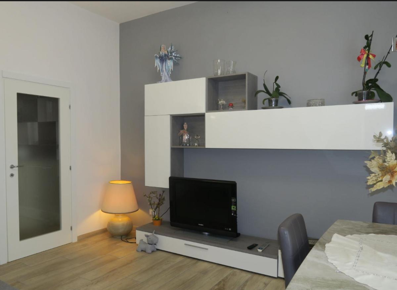 CASA VACANZE A BOLOGNA QUARTIERE SAVENA SALOTTO