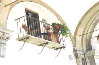 Clicca per ingrandire il portico